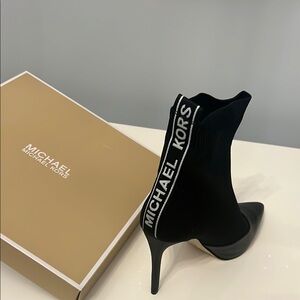 Women shoes size 8 M